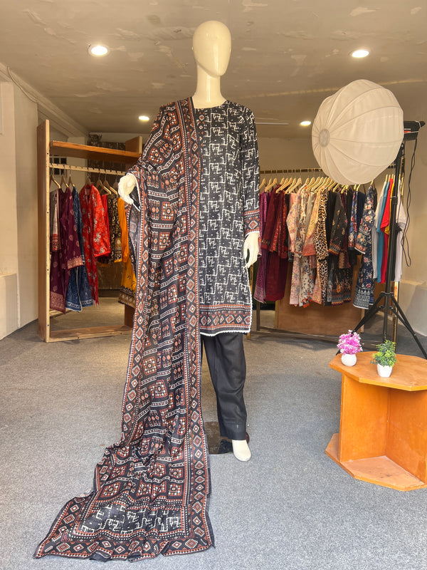 MAHNAZ STITCHED PRINTED 3PIECE LAWN