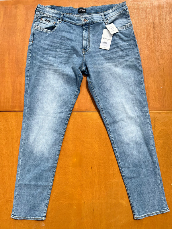 STRAIGHT FIT JEANS