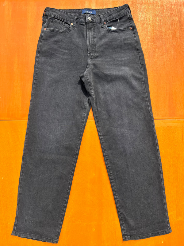 SKATER FIT JEANS