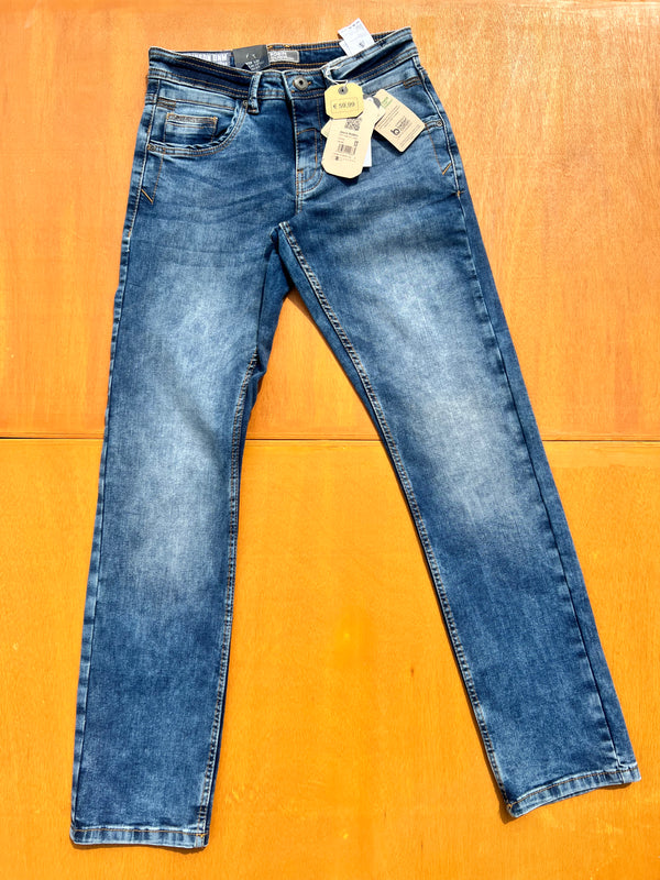STRAIGHT FIT JEANS